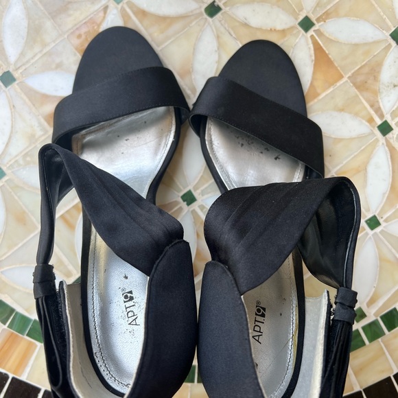 Black heels - Picture 4 of 4